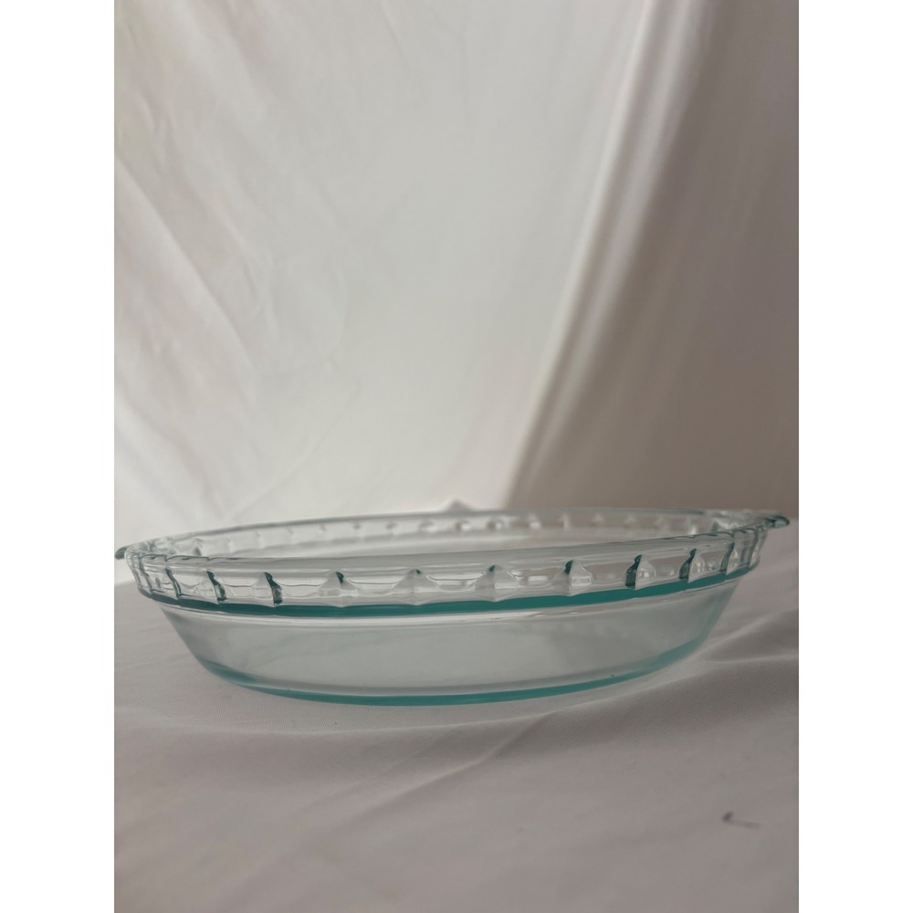 Pyrex 9.5 Inch Clear Glass Pie Plate Scalloped Rim Baking Dish with Handles